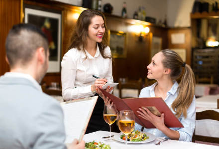 如果客人只点一道菜,要重复客人的点单吗?-酒店英语实战指南|免费学习资源 - 酒店英语